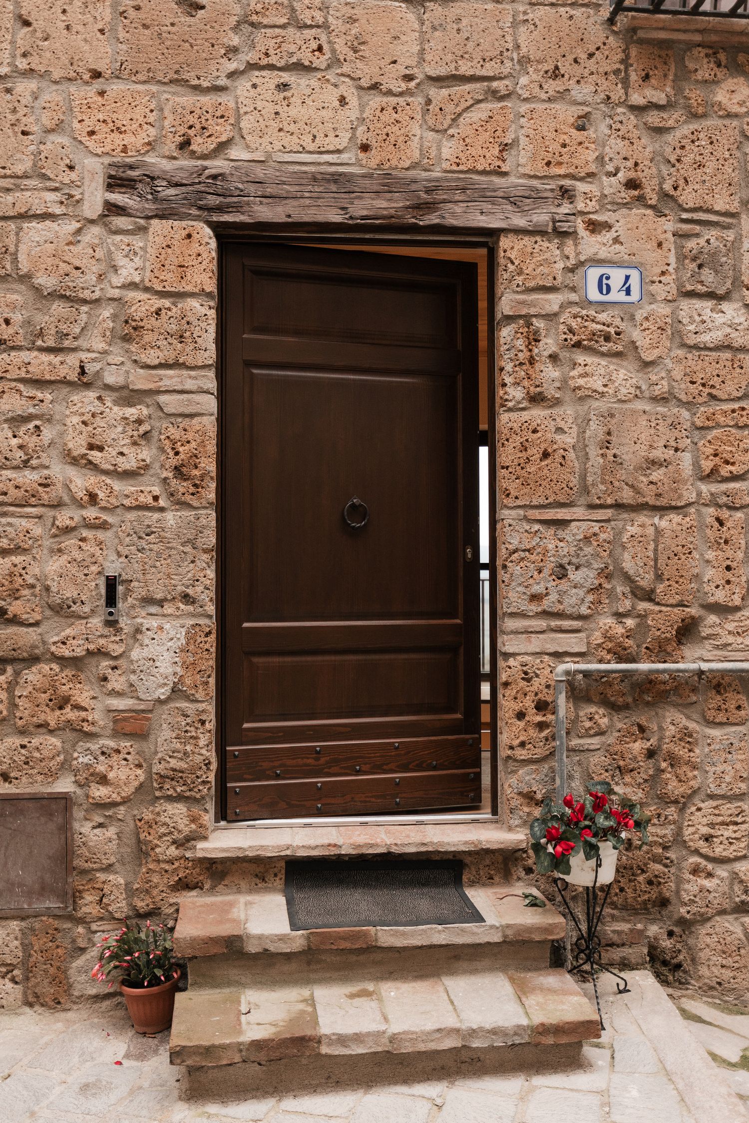 Front door of Giobbs House in Proceno